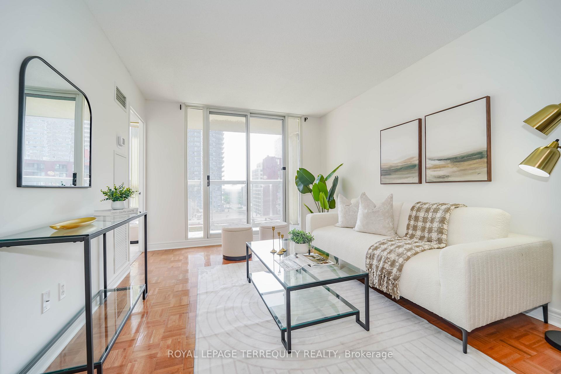 Photo 7 of Unit 1708, 43 Eglinton Avenue E, Toronto, Mount Pleasant West — HOMEH