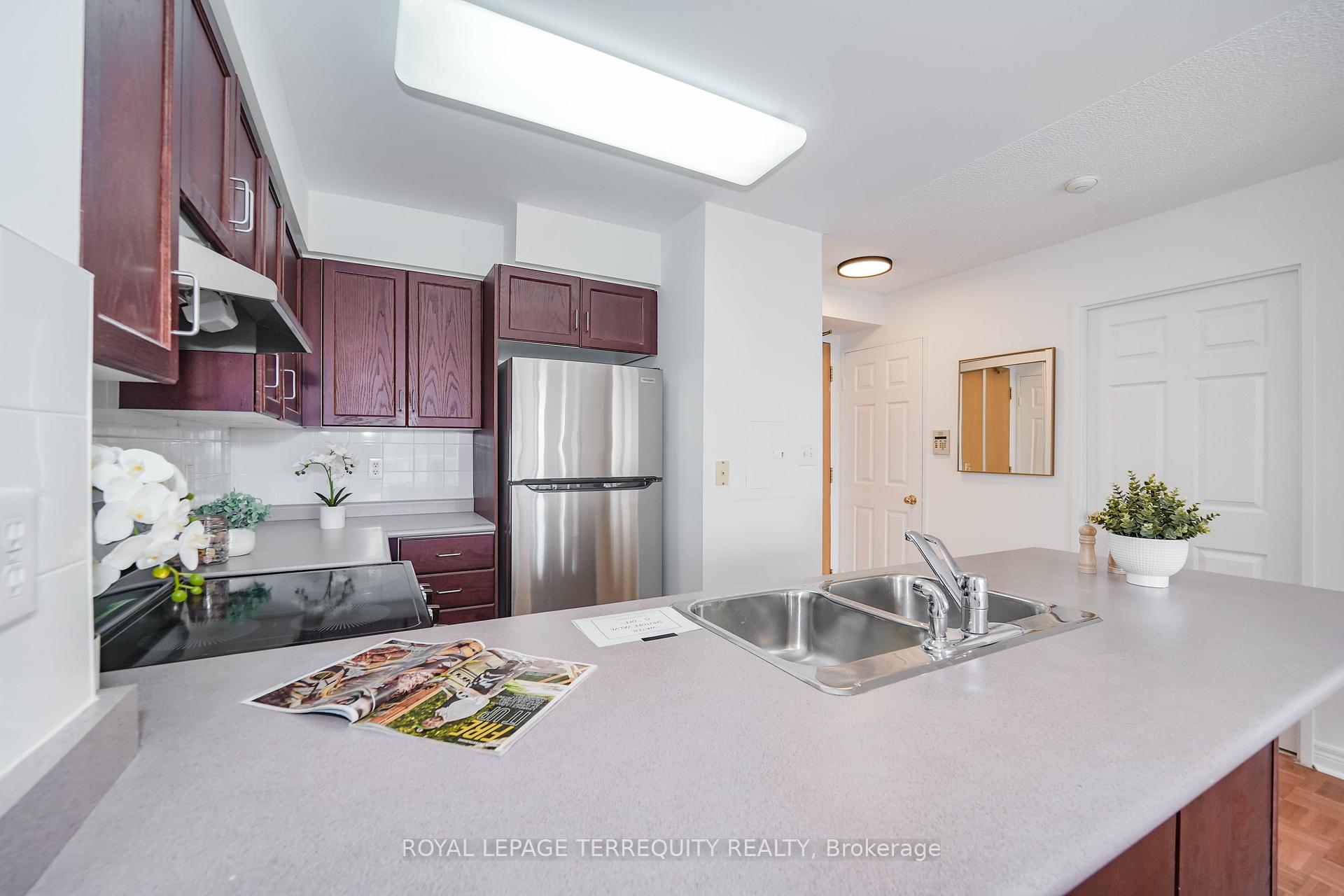 Photo 11 of Unit 1708, 43 Eglinton Avenue E, Toronto, Mount Pleasant West — HOMEH