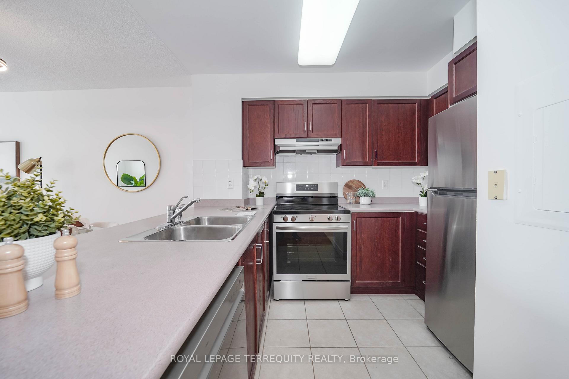 Photo 8 of Unit 1708, 43 Eglinton Avenue E, Toronto, Mount Pleasant West — HOMEH