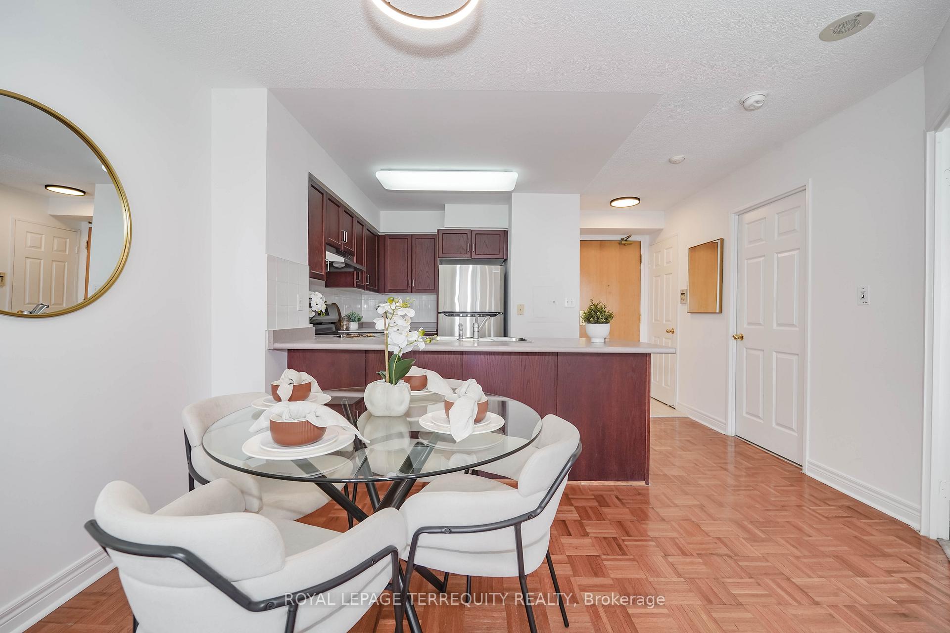 Photo 13 of Unit 1708, 43 Eglinton Avenue E, Toronto, Mount Pleasant West — HOMEH