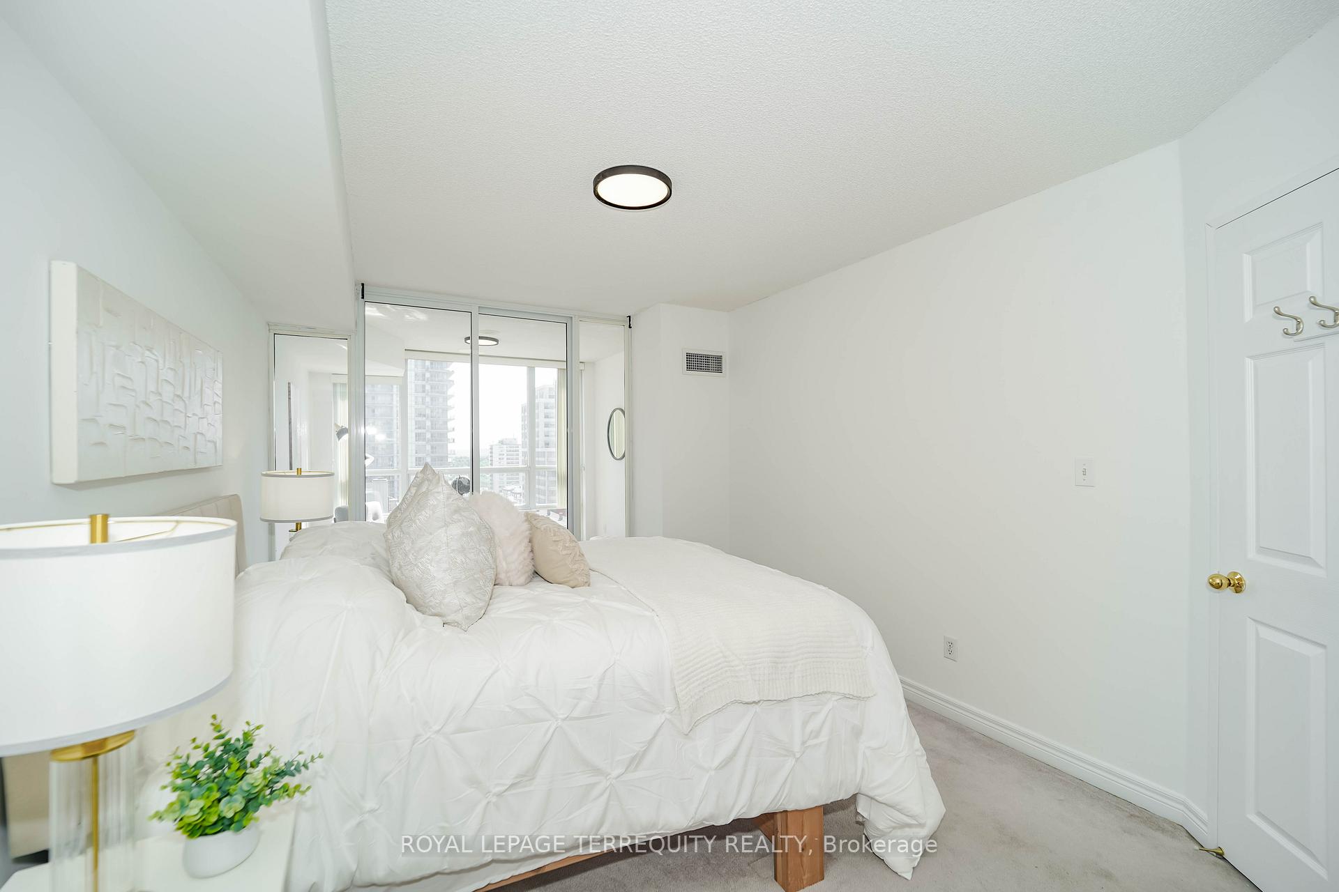 Photo 25 of Unit 1708, 43 Eglinton Avenue E, Toronto, Mount Pleasant West — HOMEH
