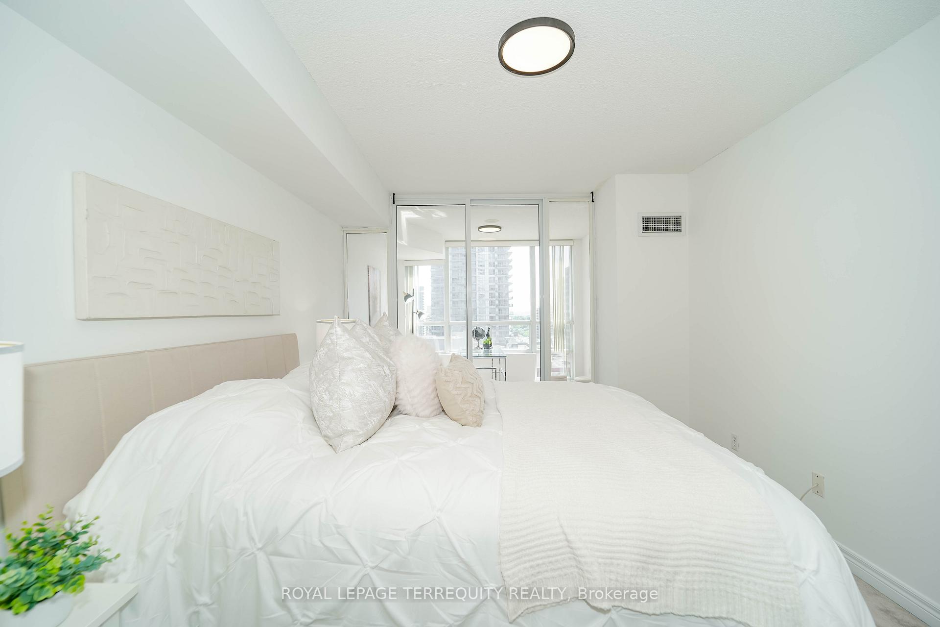 Photo 24 of Unit 1708, 43 Eglinton Avenue E, Toronto, Mount Pleasant West — HOMEH