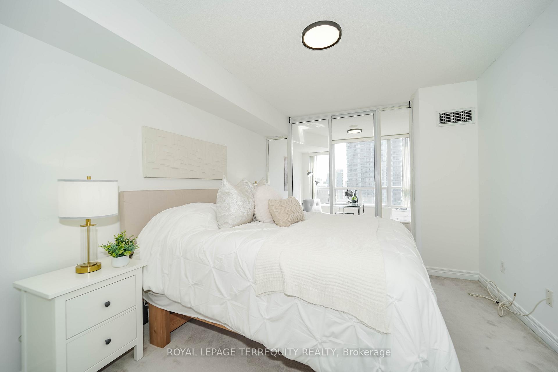 Photo 36 of Unit 1708, 43 Eglinton Avenue E, Toronto, Mount Pleasant West — HOMEH