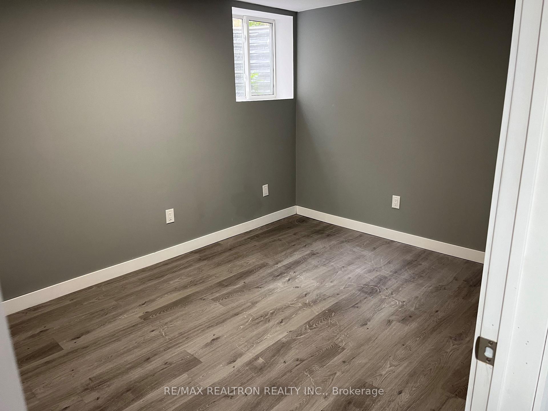 Photo 8 of 31 Carr Drive, Barrie, Northwest — HOMEH