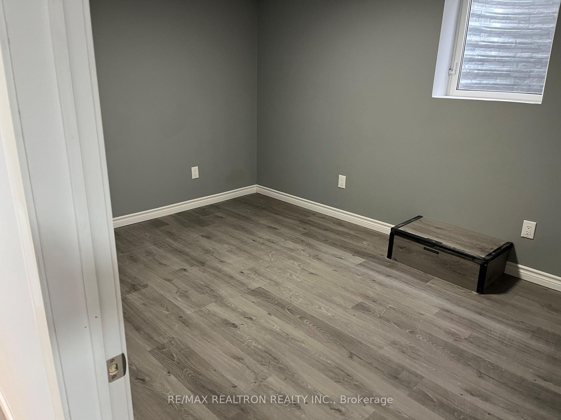 Photo 6 of 31 Carr Drive, Barrie, Northwest — HOMEH