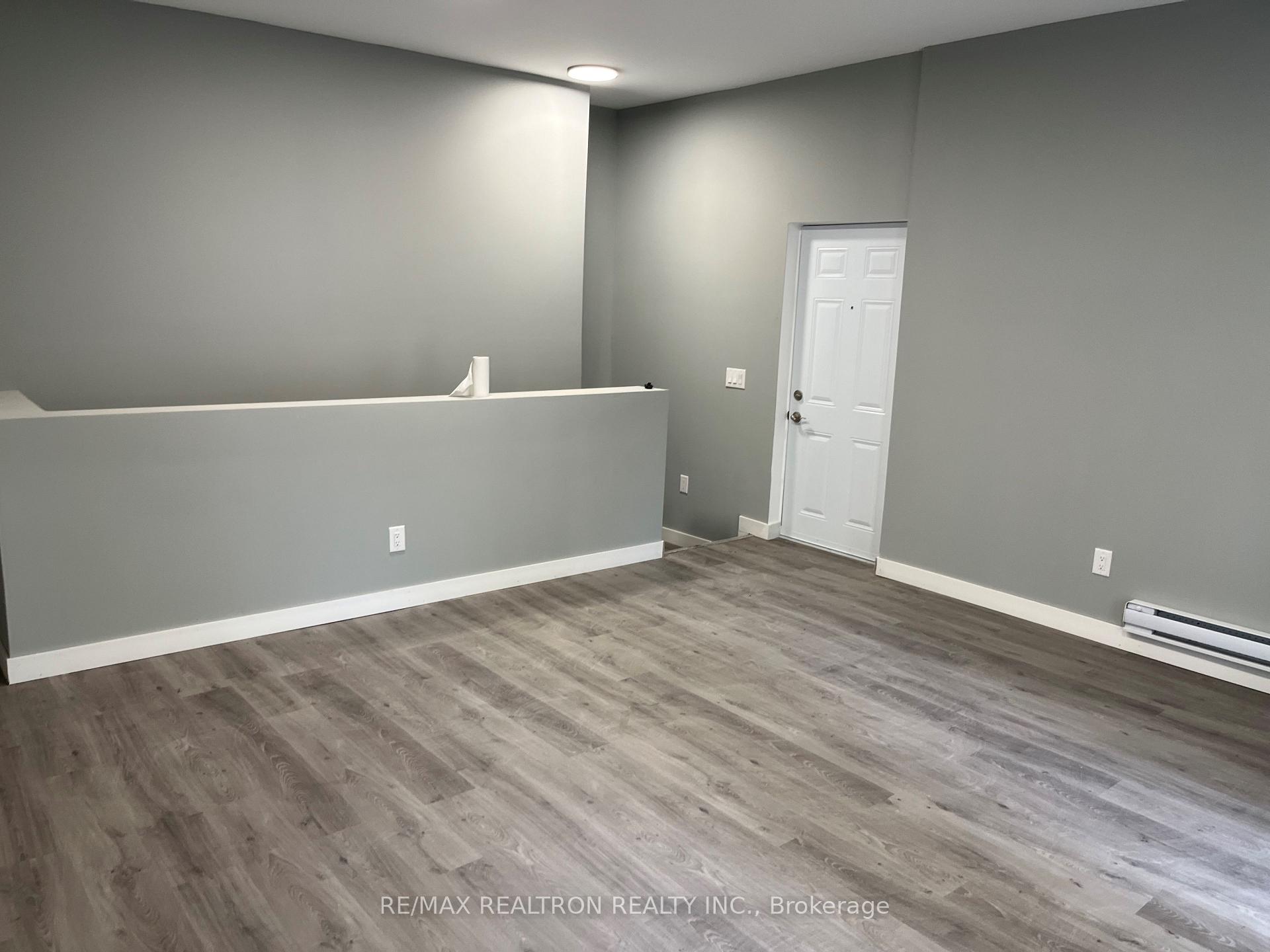 Photo 5 of 31 Carr Drive, Barrie, Northwest — HOMEH