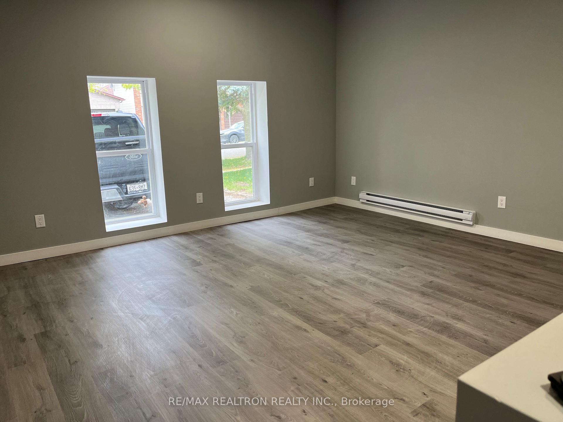 Photo 7 of 31 Carr Drive, Barrie, Northwest — HOMEH