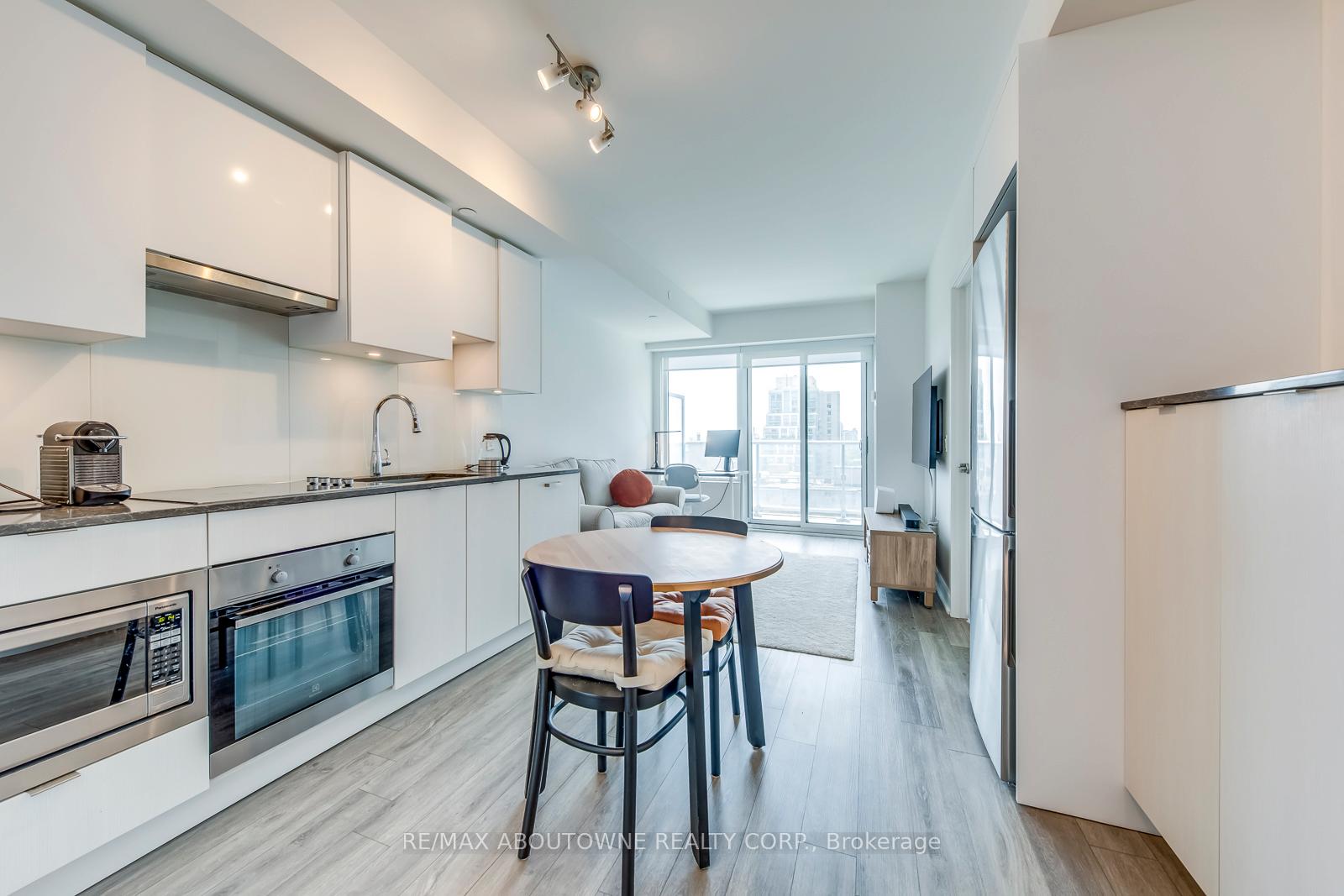 Photo 3 of Unit 1505, 195 Redpath Avenue, Toronto, Mount Pleasant West — HOMEH