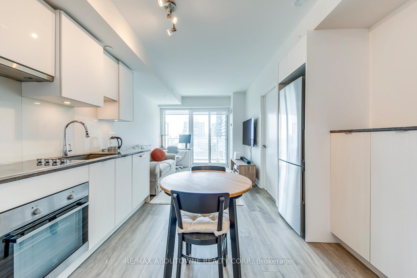 Photo 8 of Unit 1505, 195 Redpath Avenue, Toronto, Mount Pleasant West — HOMEH