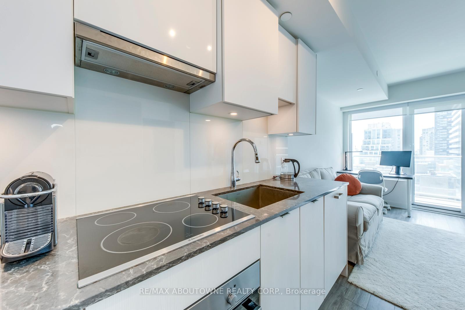Photo 7 of Unit 1505, 195 Redpath Avenue, Toronto, Mount Pleasant West — HOMEH