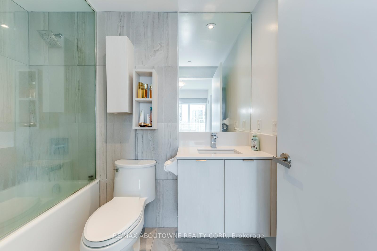 Photo 13 of Unit 1505, 195 Redpath Avenue, Toronto, Mount Pleasant West — HOMEH