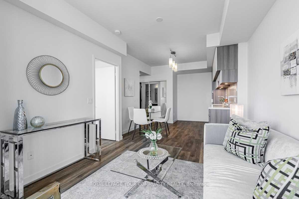 Photo 4 of Unit 5607, 8 Eglinton Avenue E, Toronto, Yonge-Eglinton — HOMEH