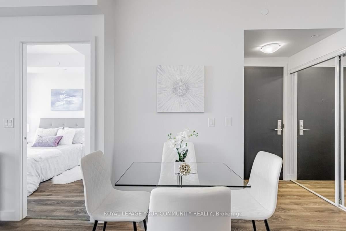Photo 7 of Unit 5607, 8 Eglinton Avenue E, Toronto, Yonge-Eglinton — HOMEH