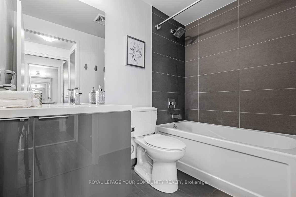 Photo 11 of Unit 5607, 8 Eglinton Avenue E, Toronto, Yonge-Eglinton — HOMEH