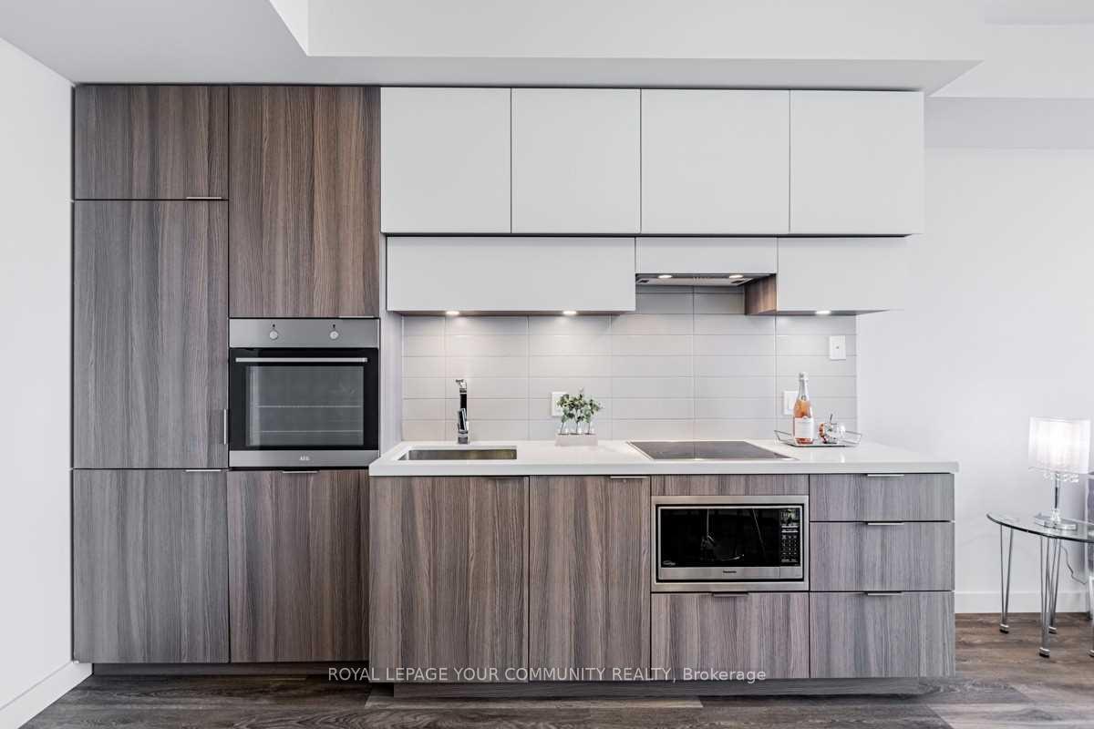 Photo 12 of Unit 5607, 8 Eglinton Avenue E, Toronto, Yonge-Eglinton — HOMEH