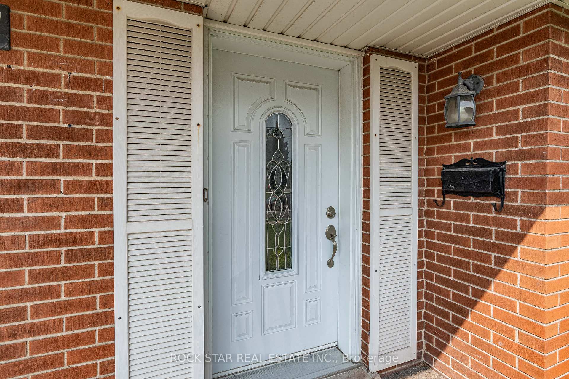 Photo 3 of Unit 1, 967 Mohawk Road E, Hamilton, Huntington — HOMEH
