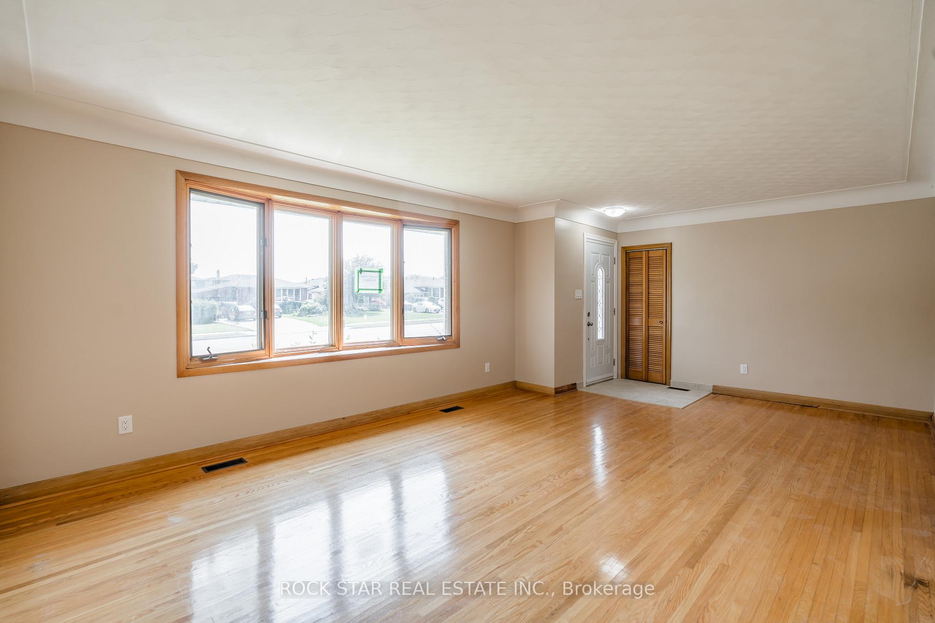 Photo 13 of Unit 1, 967 Mohawk Road E, Hamilton, Huntington — HOMEH