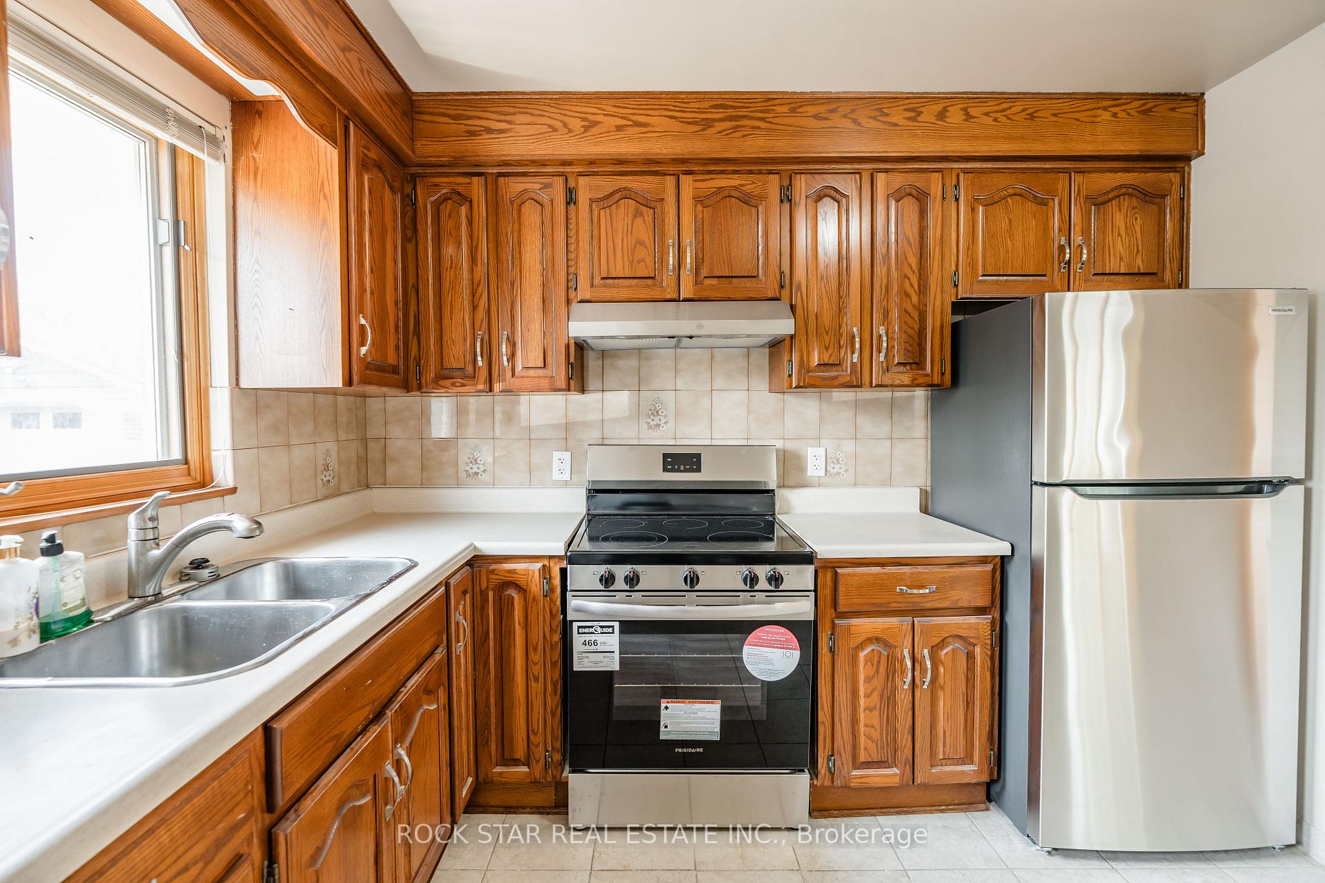 Photo 6 of Unit 1, 967 Mohawk Road E, Hamilton, Huntington — HOMEH