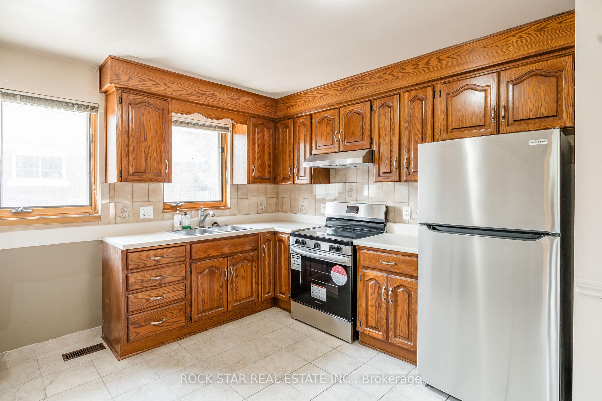 Photo 14 of Unit 1, 967 Mohawk Road E, Hamilton, Huntington — HOMEH