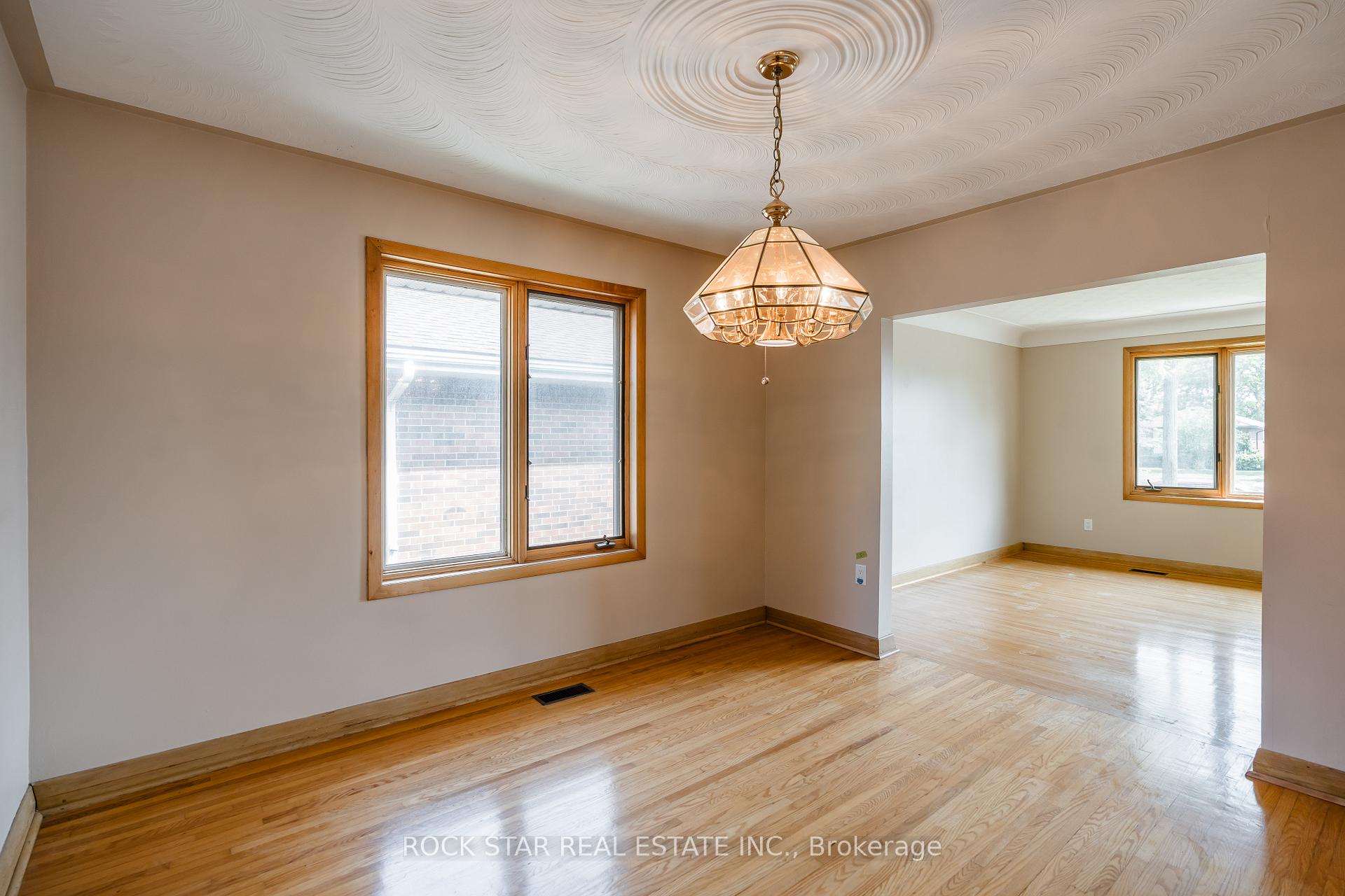 Photo 9 of Unit 1, 967 Mohawk Road E, Hamilton, Huntington — HOMEH