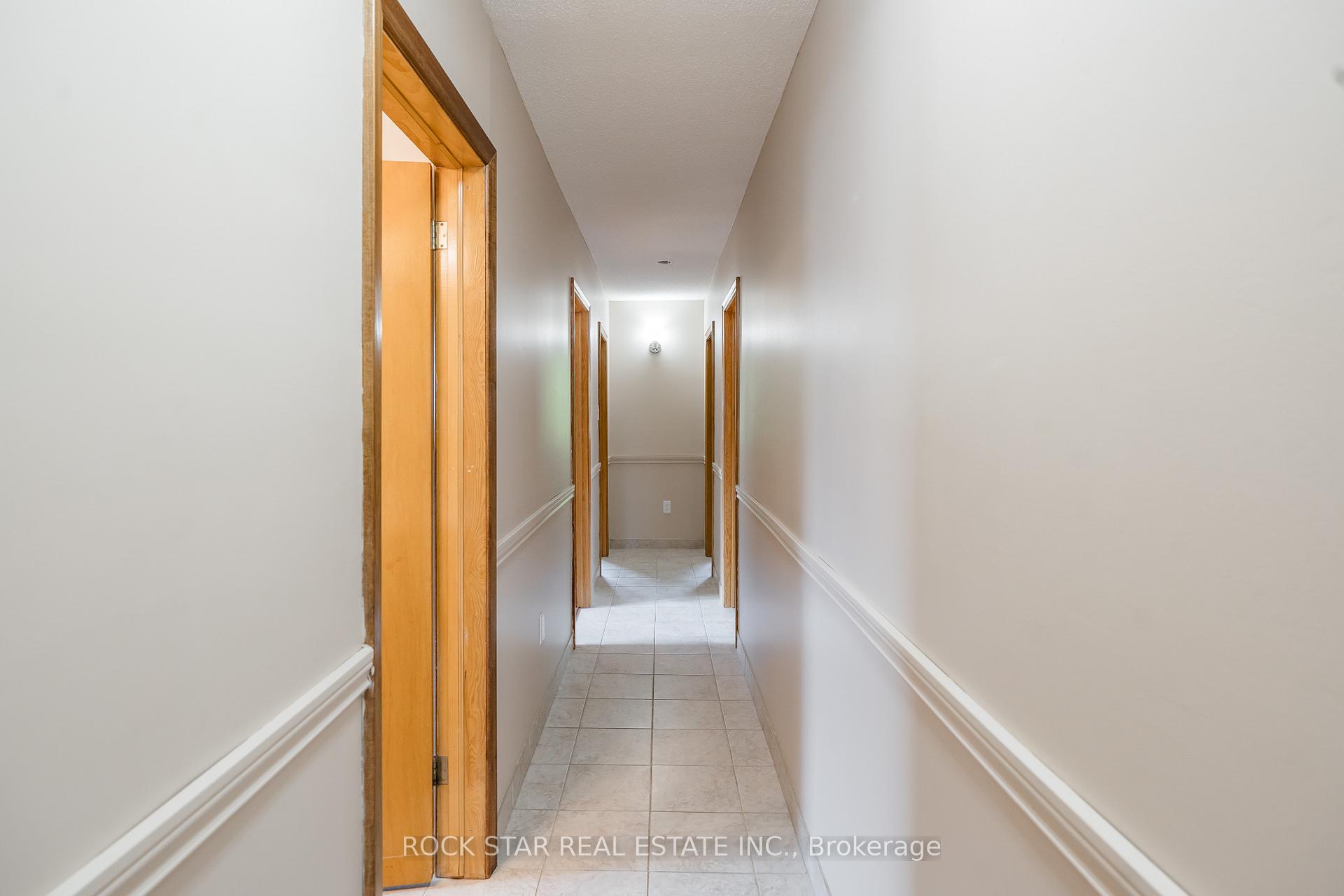 Photo 8 of Unit 1, 967 Mohawk Road E, Hamilton, Huntington — HOMEH