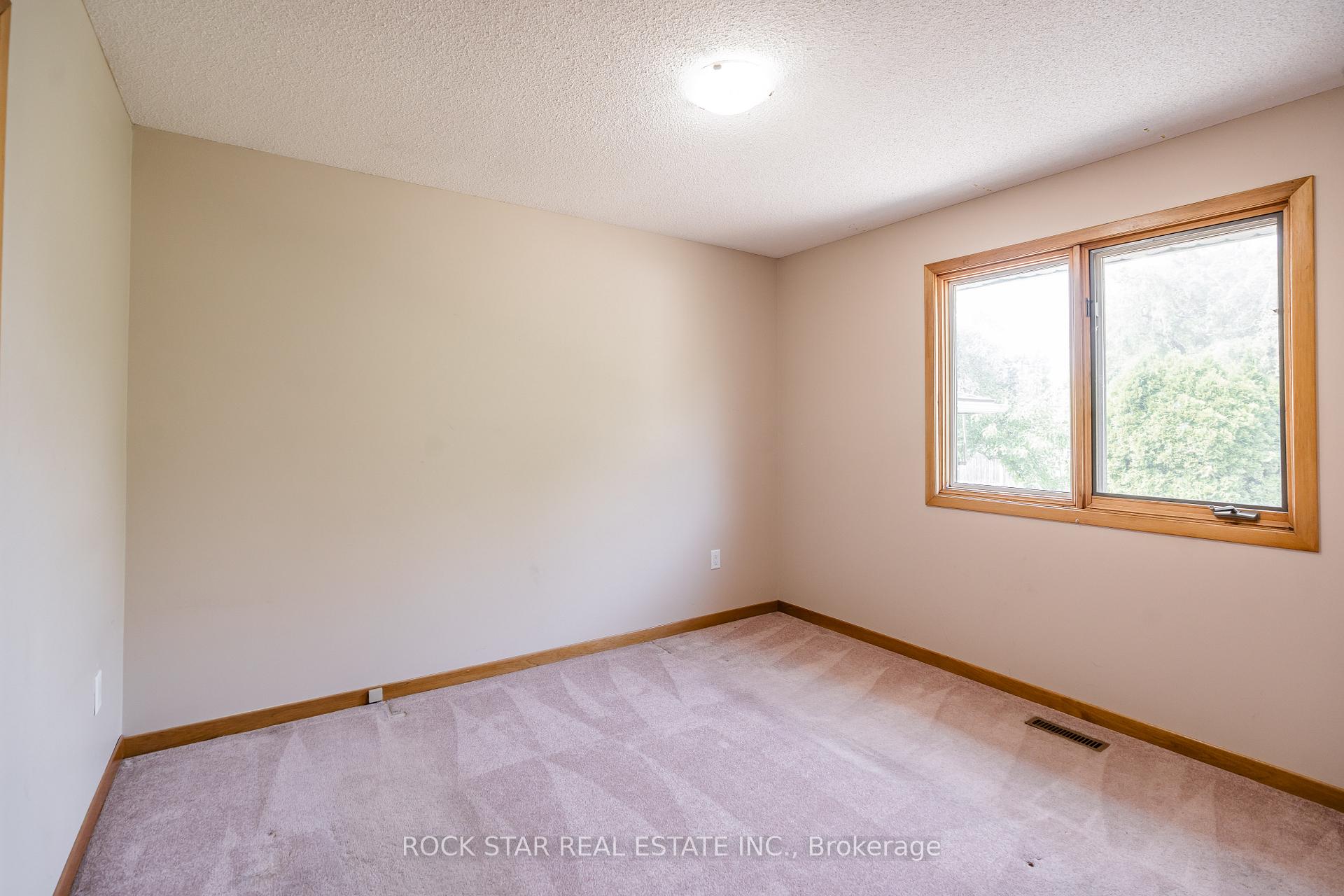 Photo 16 of Unit 1, 967 Mohawk Road E, Hamilton, Huntington — HOMEH