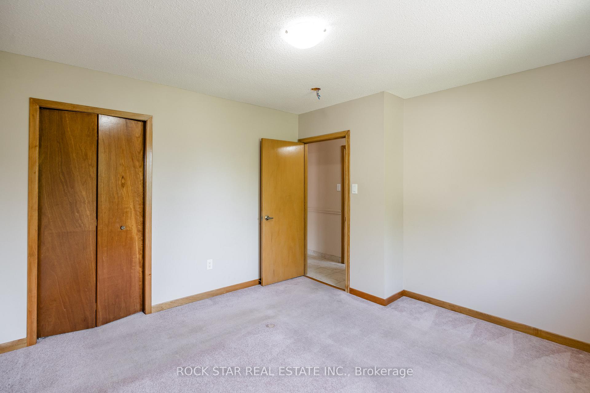 Photo 18 of Unit 1, 967 Mohawk Road E, Hamilton, Huntington — HOMEH