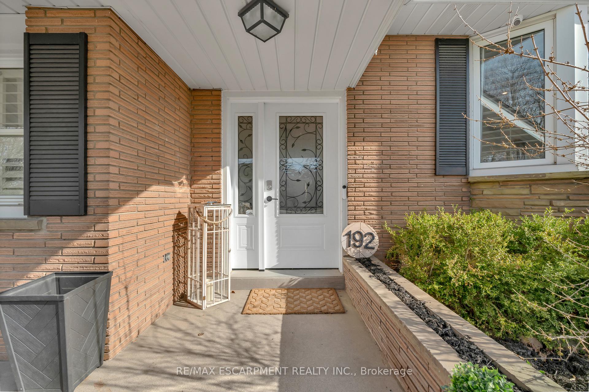 Photo 5 of 192 Delmar Drive, Hamilton, Buchanan — HOMEH