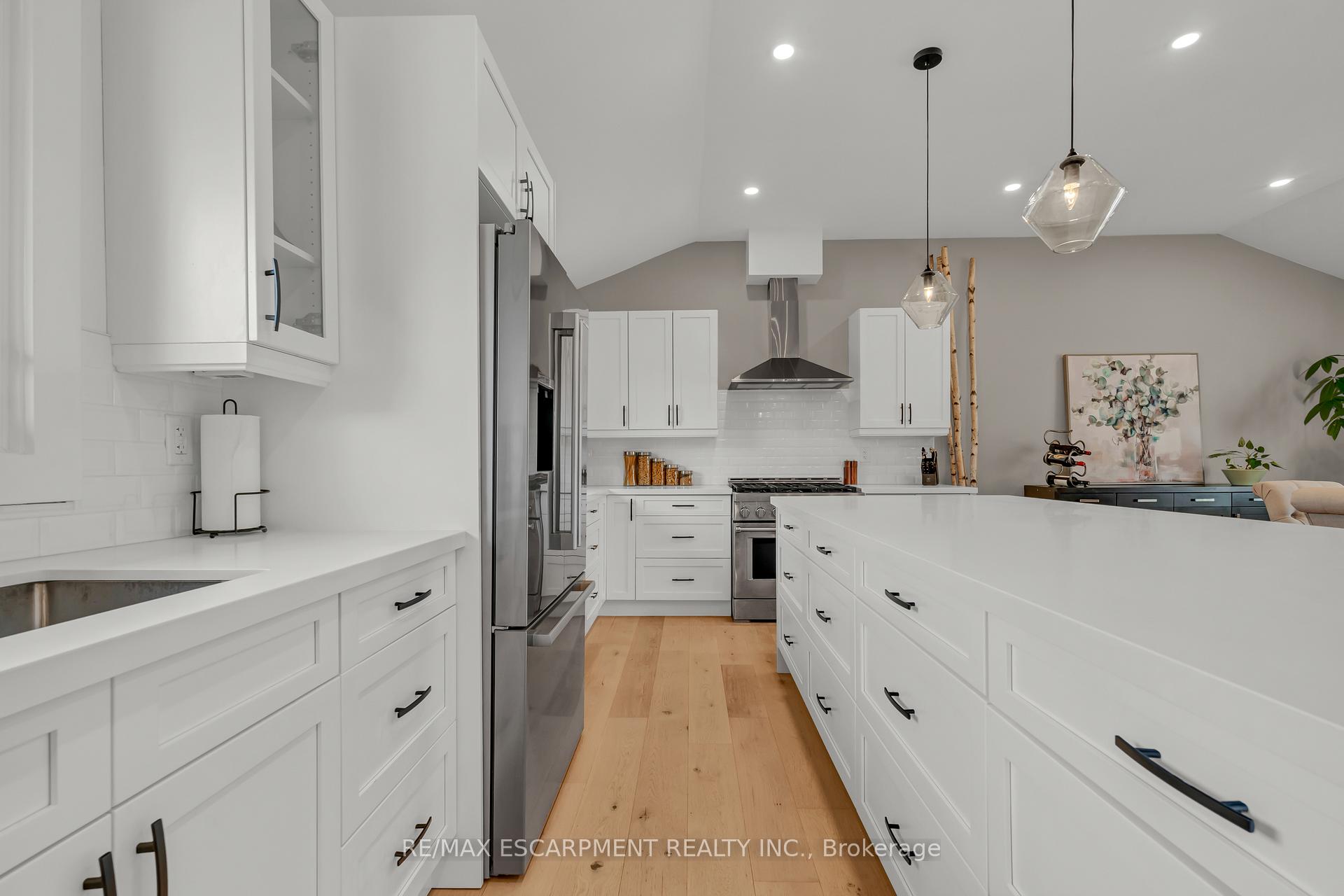 Photo 7 of 192 Delmar Drive, Hamilton, Buchanan — HOMEH
