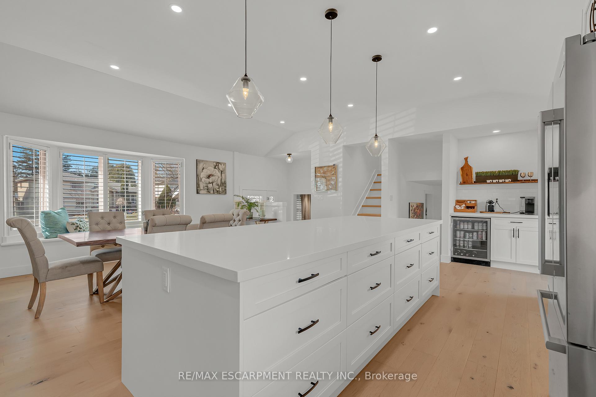Photo 3 of 192 Delmar Drive, Hamilton, Buchanan — HOMEH