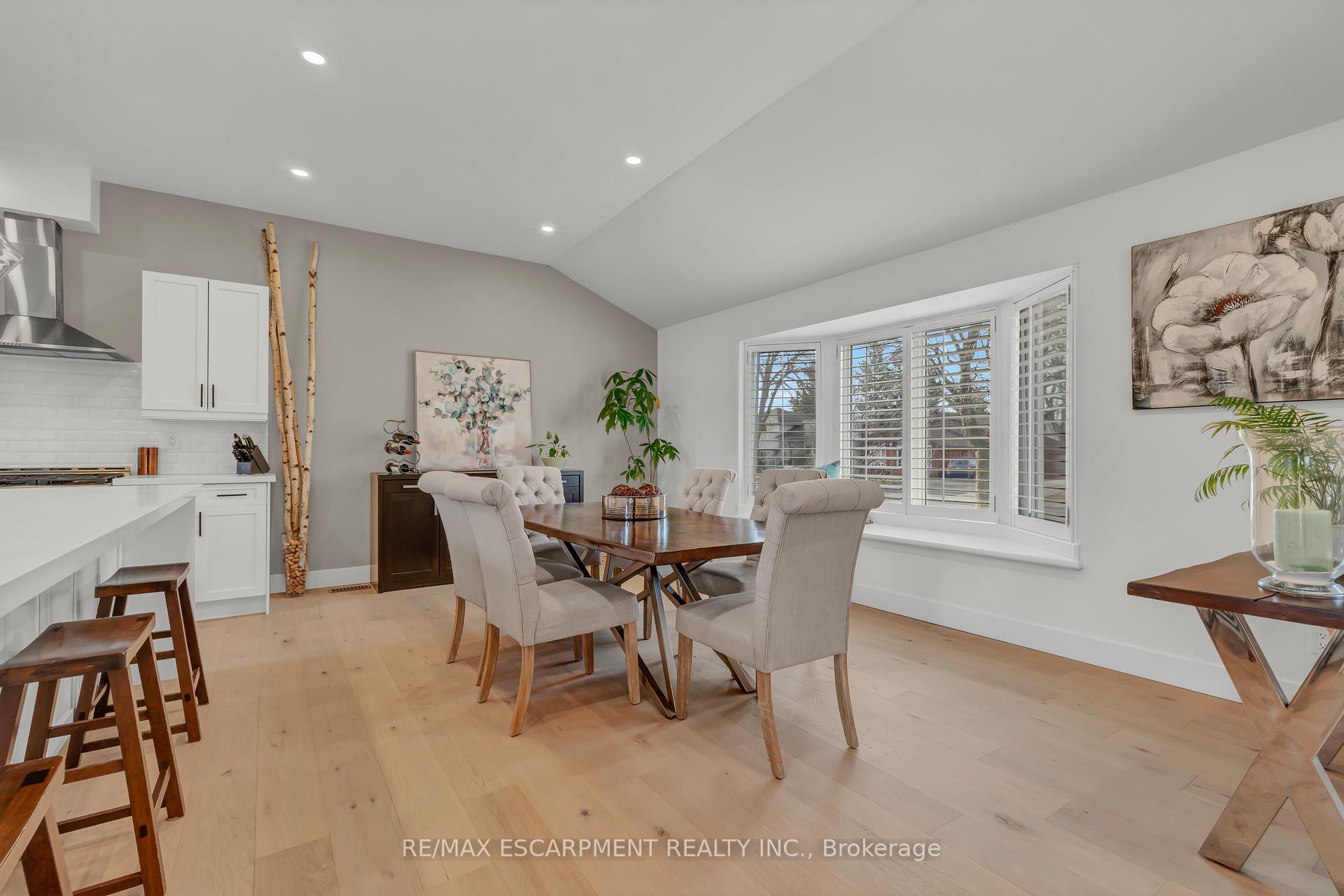 Photo 10 of 192 Delmar Drive, Hamilton, Buchanan — HOMEH