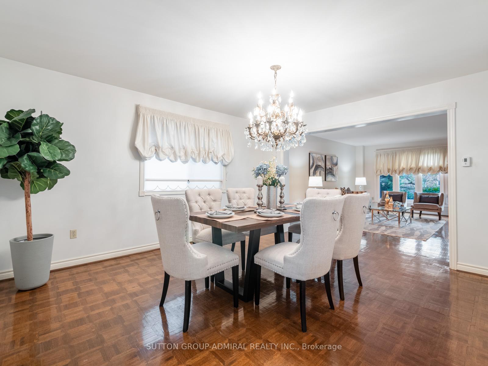 Photo 5 of 582 Spring Gate Boulevard, Vaughan, Crestwood-Springfarm-Yorkhill — HOMEH