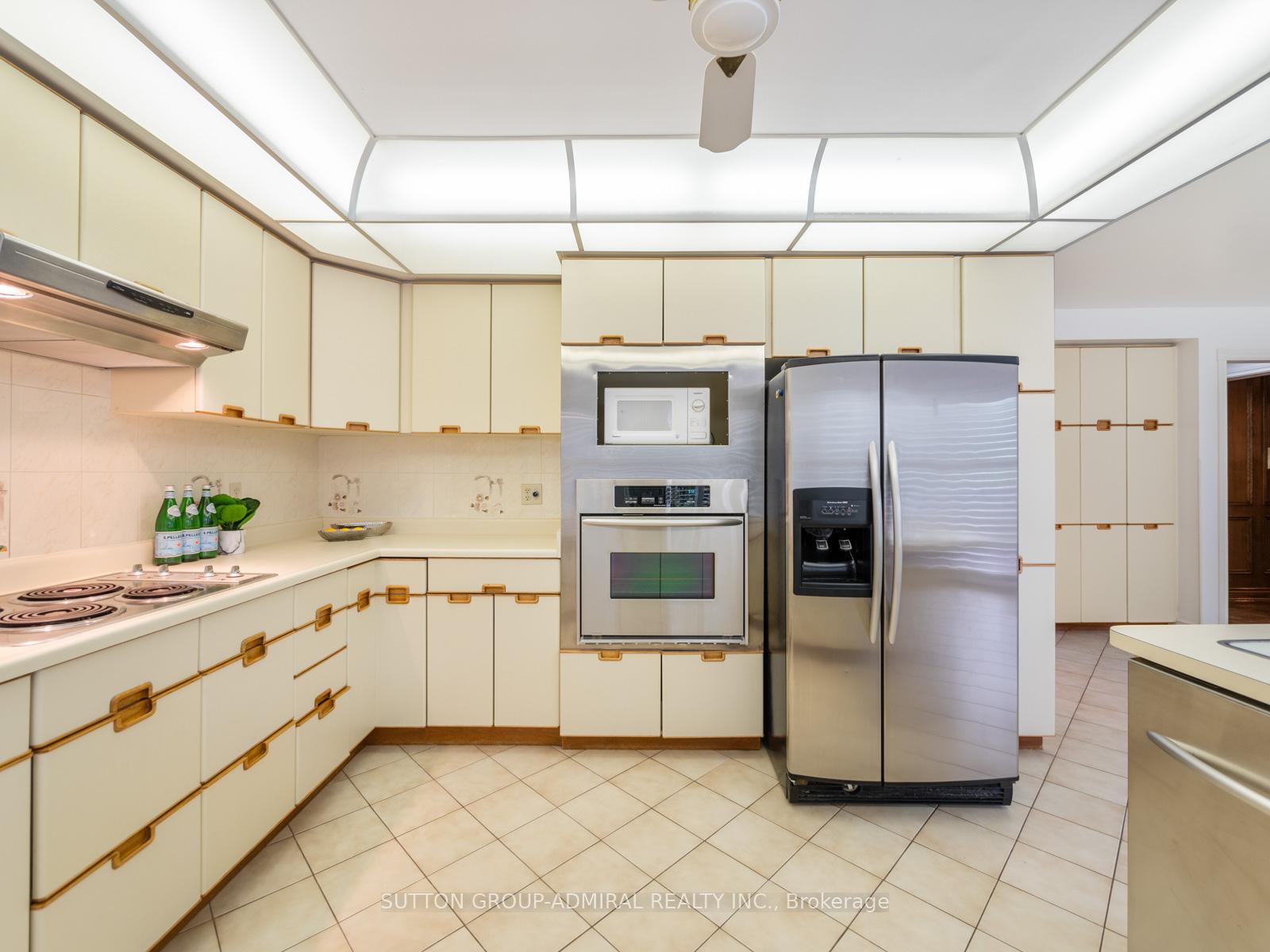 Photo 6 of 582 Spring Gate Boulevard, Vaughan, Crestwood-Springfarm-Yorkhill — HOMEH