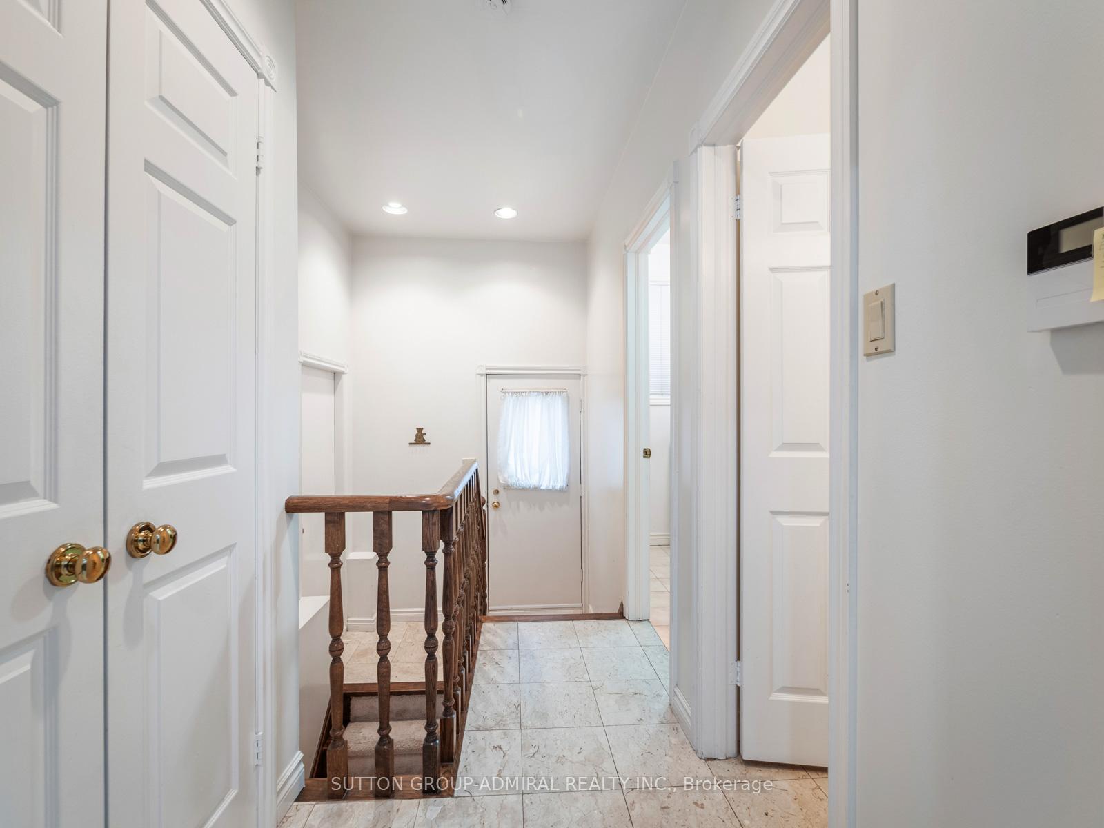 Photo 36 of 582 Spring Gate Boulevard, Vaughan, Crestwood-Springfarm-Yorkhill — HOMEH