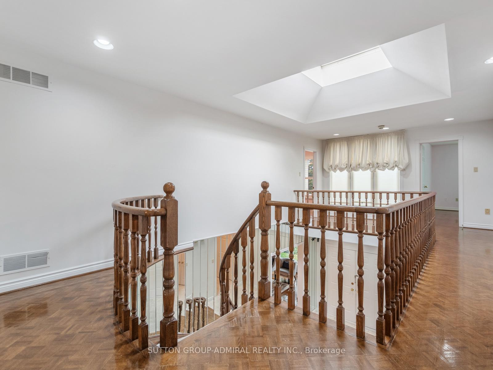 Photo 28 of 582 Spring Gate Boulevard, Vaughan, Crestwood-Springfarm-Yorkhill — HOMEH