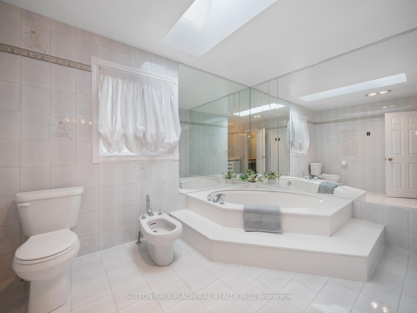 Photo 9 of 582 Spring Gate Boulevard, Vaughan, Crestwood-Springfarm-Yorkhill — HOMEH