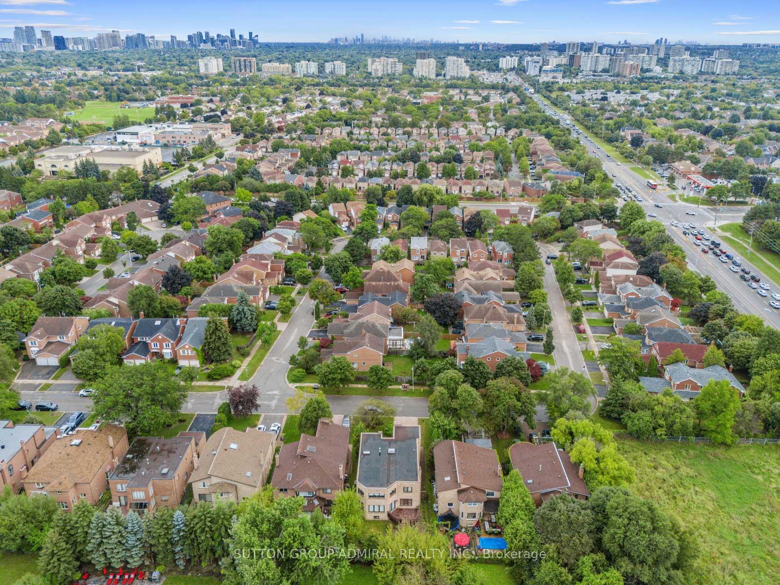 Photo 35 of 582 Spring Gate Boulevard, Vaughan, Crestwood-Springfarm-Yorkhill — HOMEH