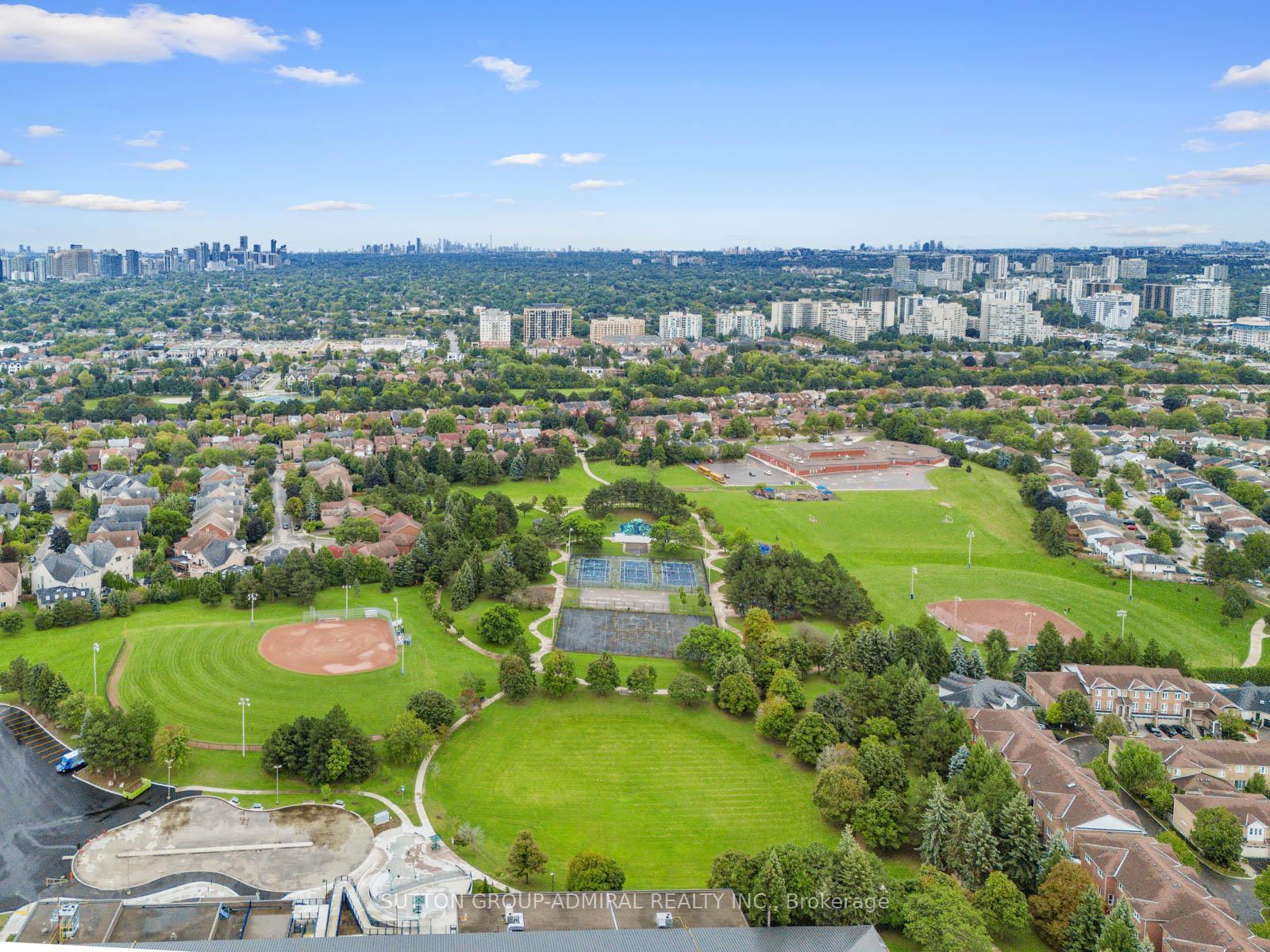 Photo 32 of 582 Spring Gate Boulevard, Vaughan, Crestwood-Springfarm-Yorkhill — HOMEH