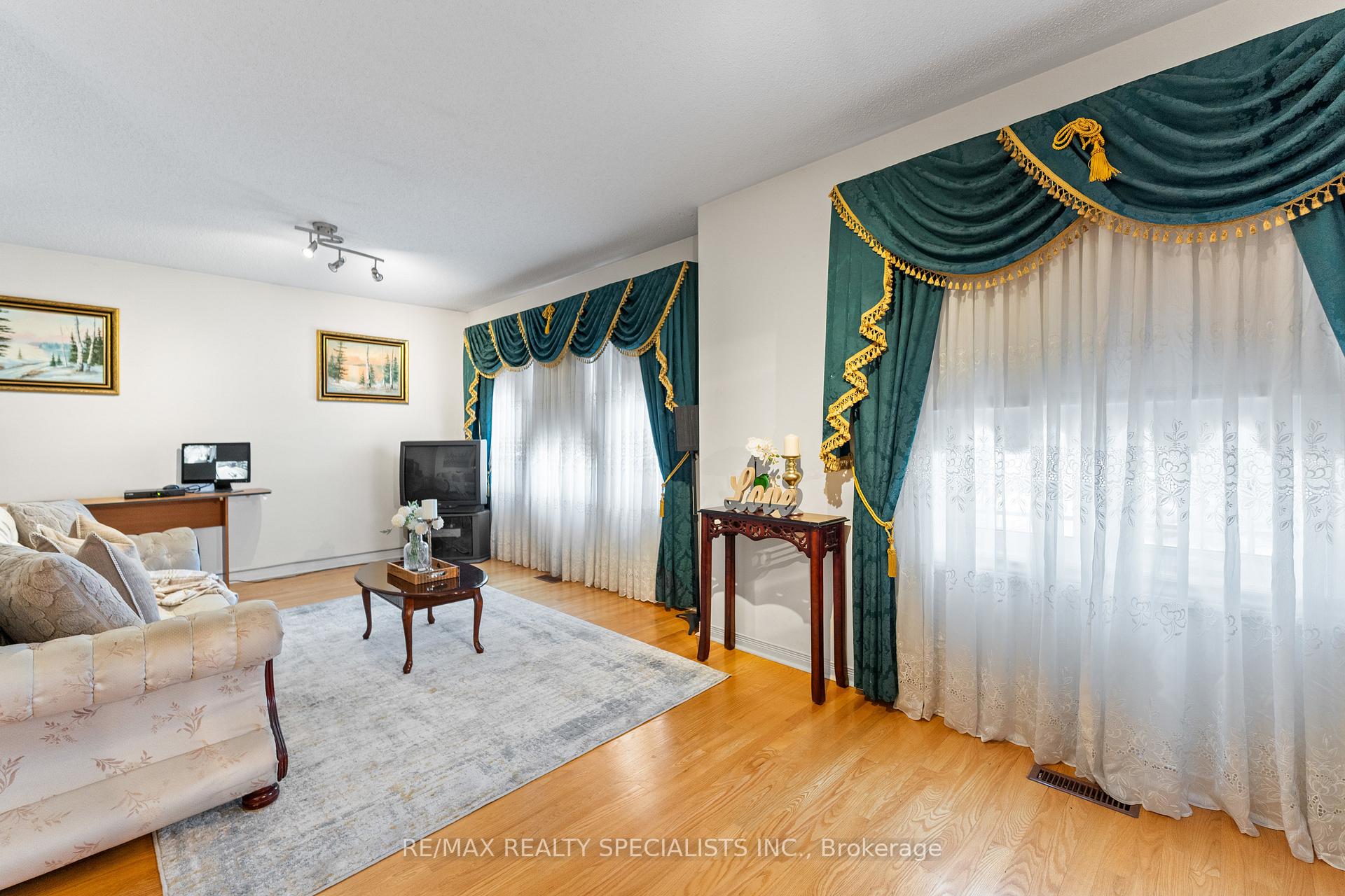 Photo 27 of 77 Loons Call Crescent, Brampton, Sandringham-Wellington — HOMEH