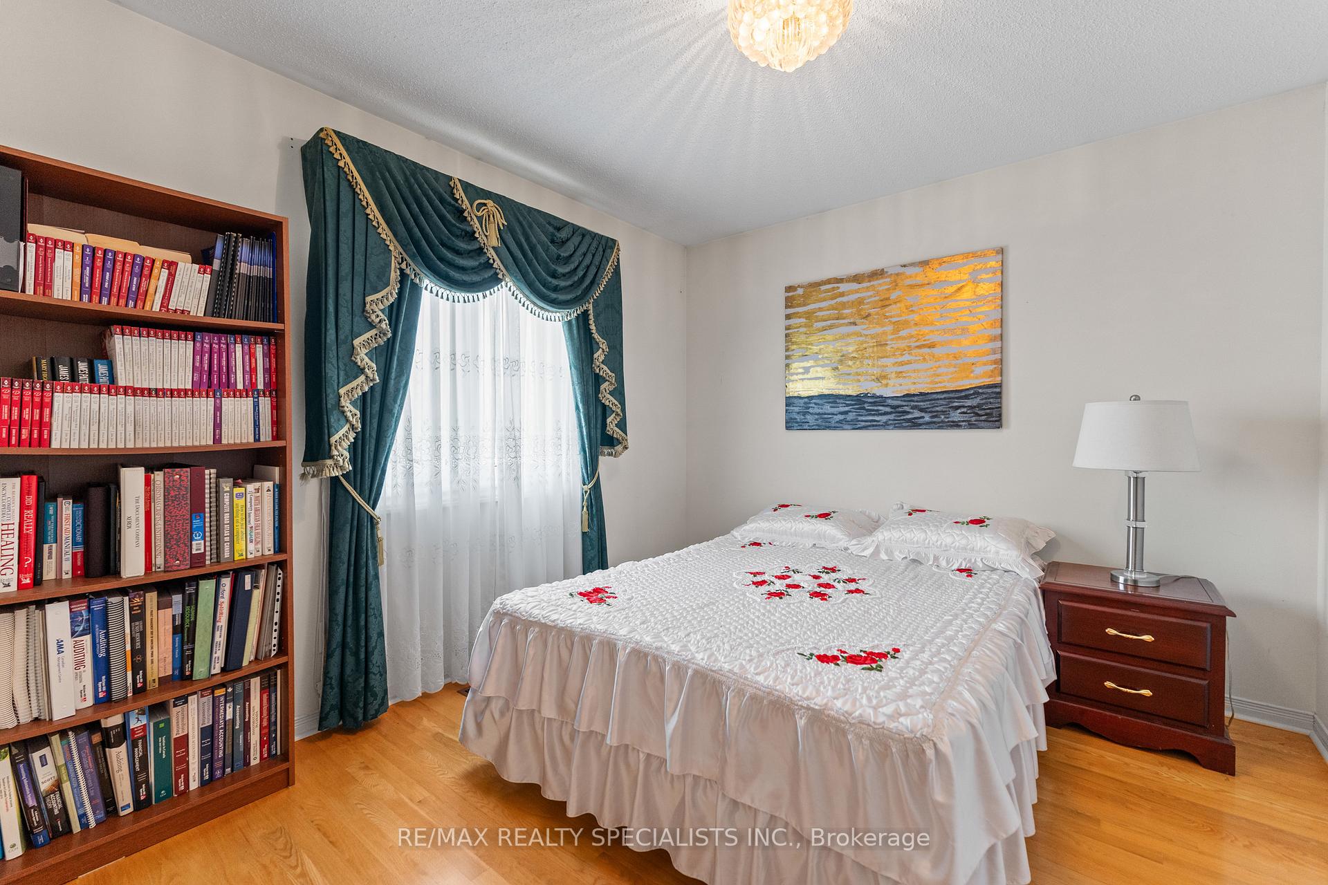 Photo 32 of 77 Loons Call Crescent, Brampton, Sandringham-Wellington — HOMEH
