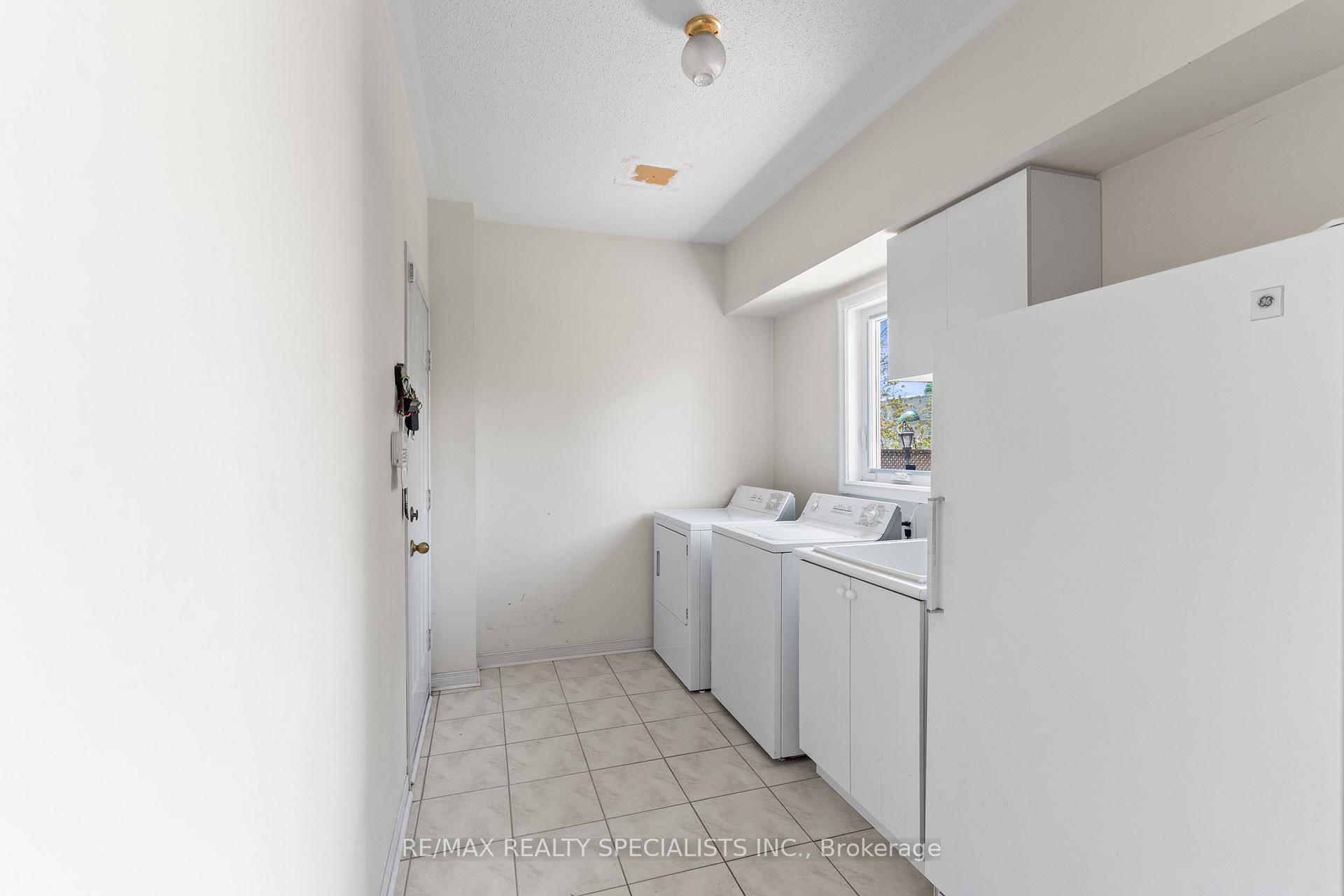 Photo 10 of 77 Loons Call Crescent, Brampton, Sandringham-Wellington — HOMEH