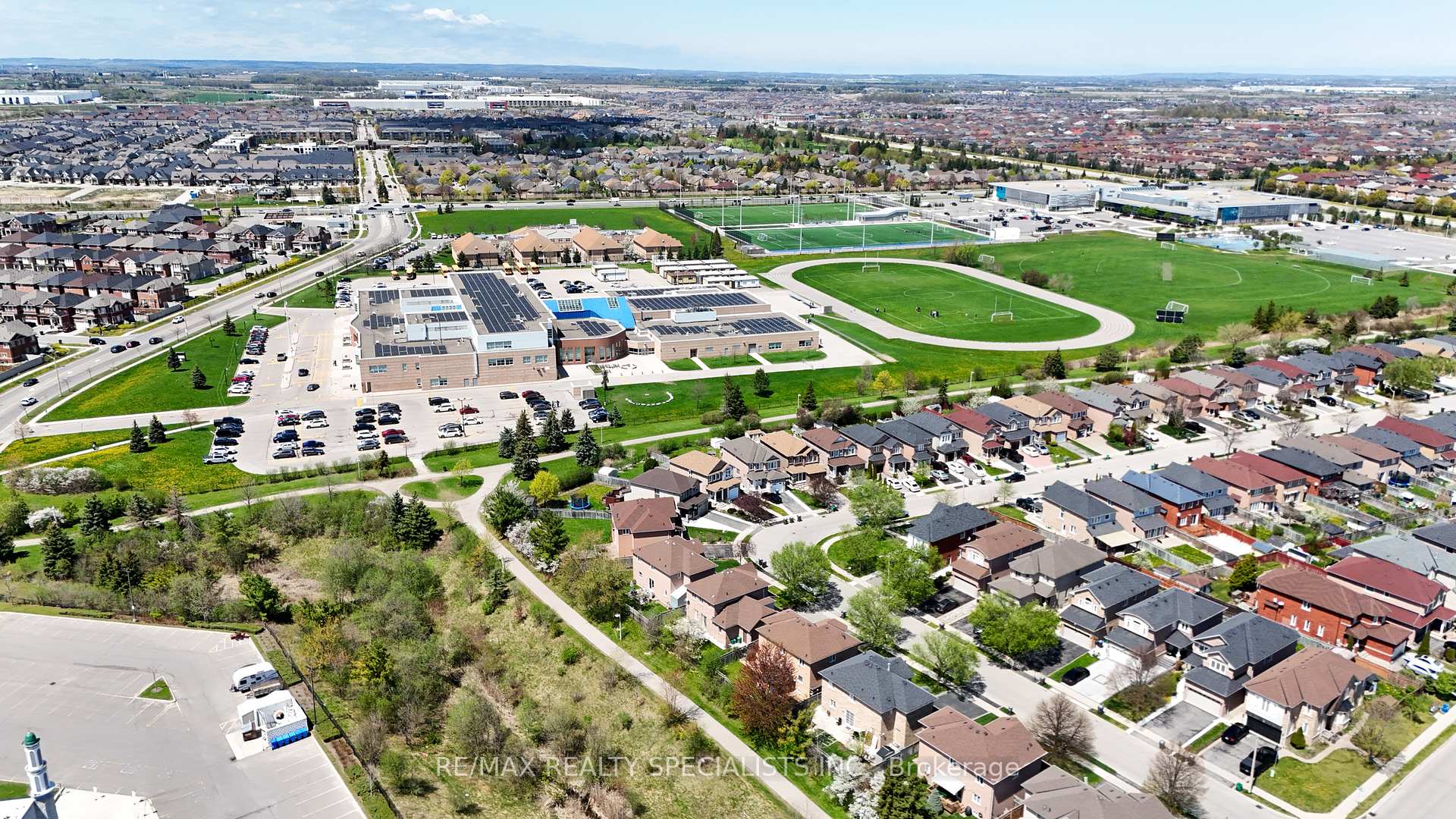 Photo 13 of 77 Loons Call Crescent, Brampton, Sandringham-Wellington — HOMEH