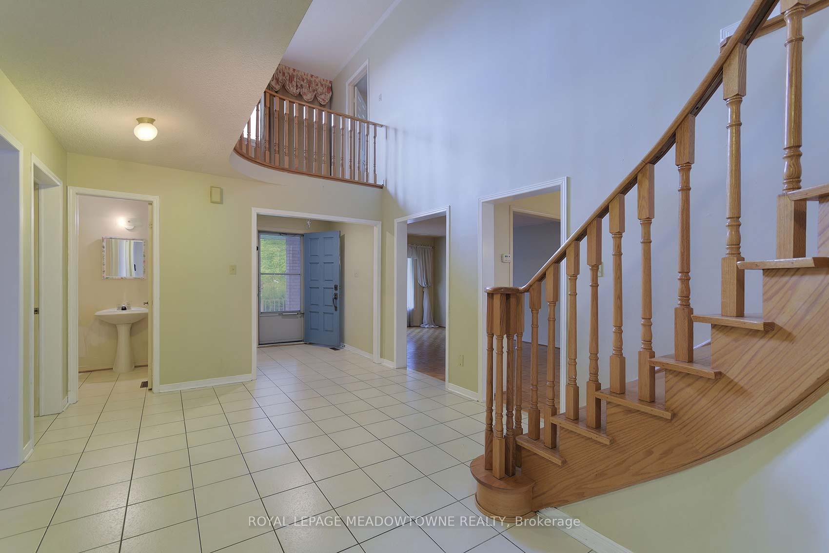 Photo 6 of 18 Blue Bonnet Drive, Brampton, Fletcher's Creek South — HOMEH