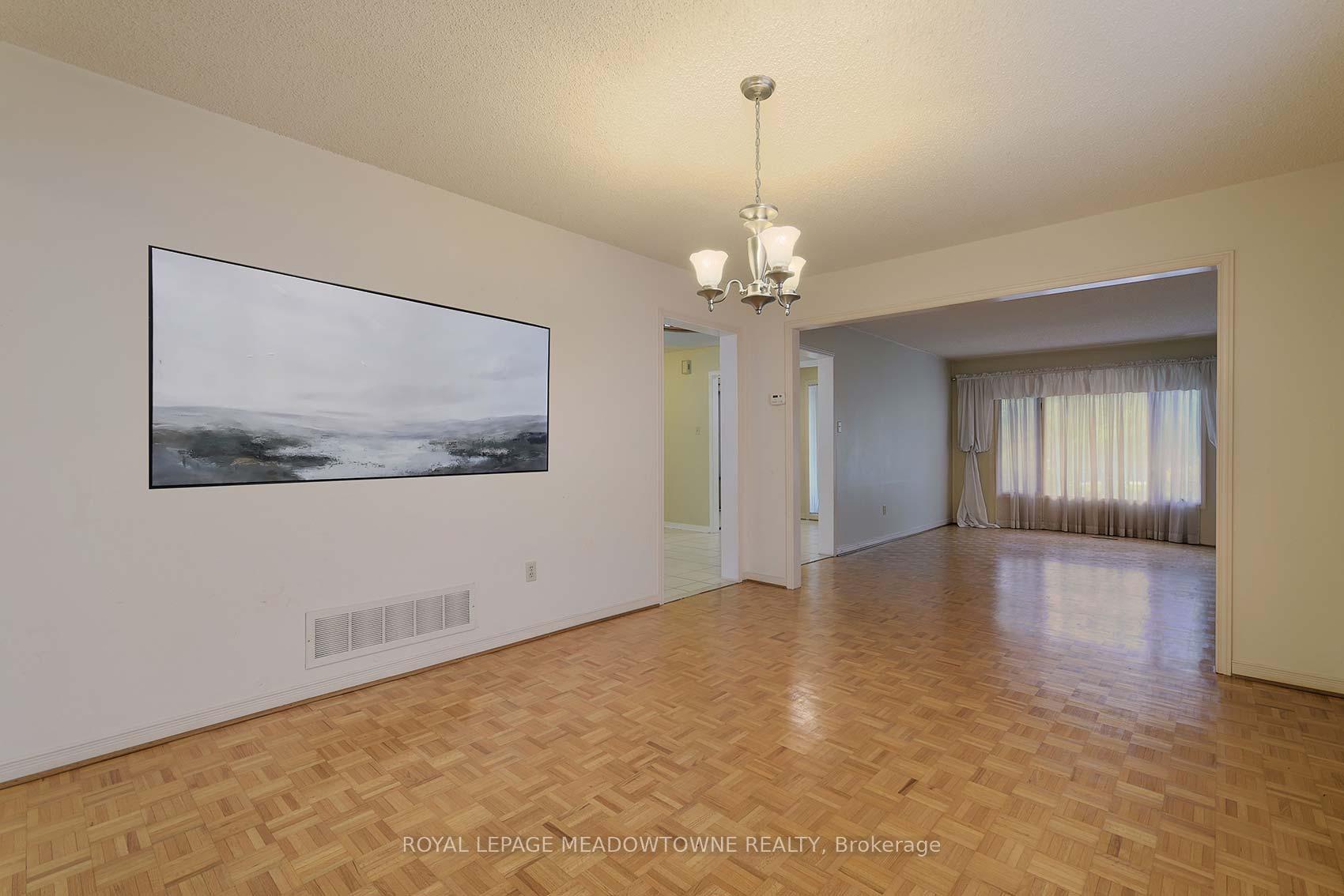 Photo 2 of 18 Blue Bonnet Drive, Brampton, Fletcher's Creek South — HOMEH