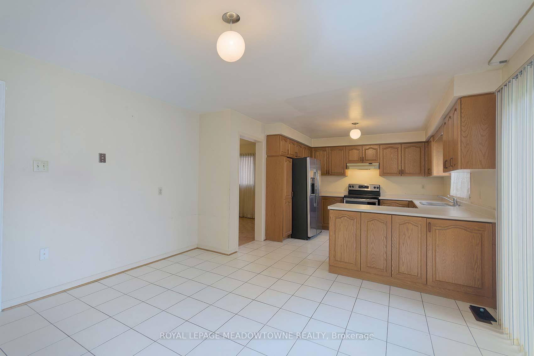 Photo 4 of 18 Blue Bonnet Drive, Brampton, Fletcher's Creek South — HOMEH
