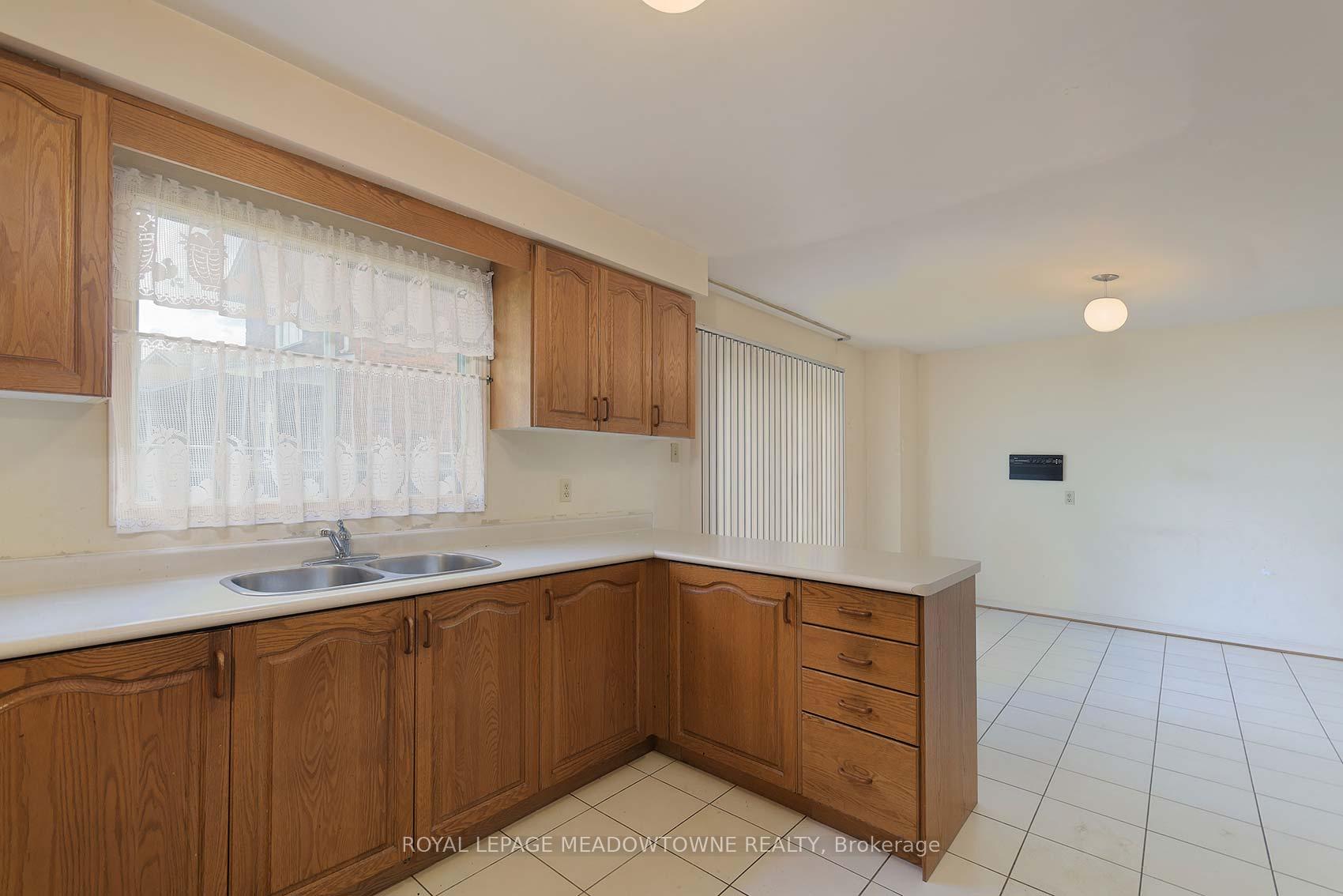 Photo 11 of 18 Blue Bonnet Drive, Brampton, Fletcher's Creek South — HOMEH