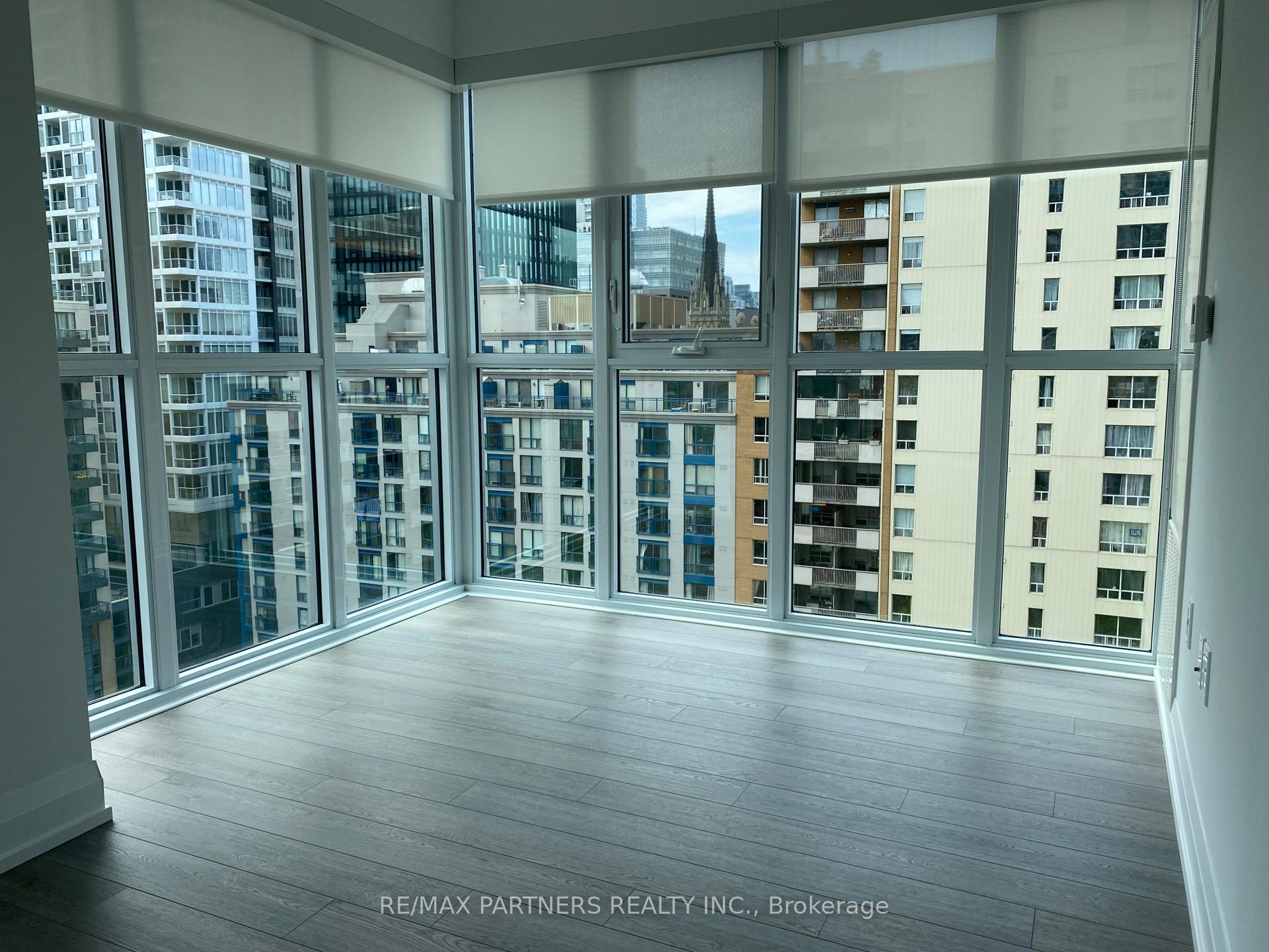 Photo 4 of Unit 1004, 77 Mutual Street, Toronto, Church-Yonge Corridor — HOMEH