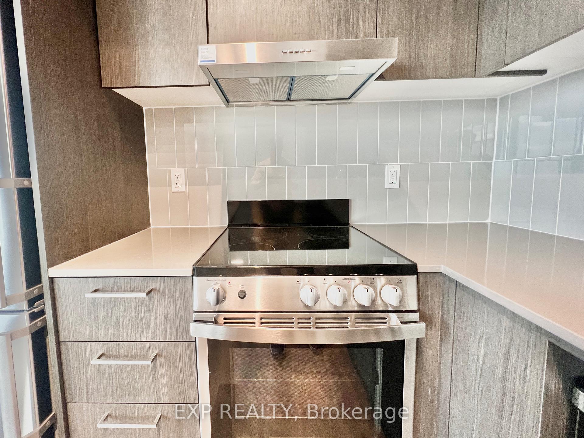 Photo 6 of Unit 2712, 195 Commerce Street, Vaughan, Vaughan Corporate Centre — HOMEH