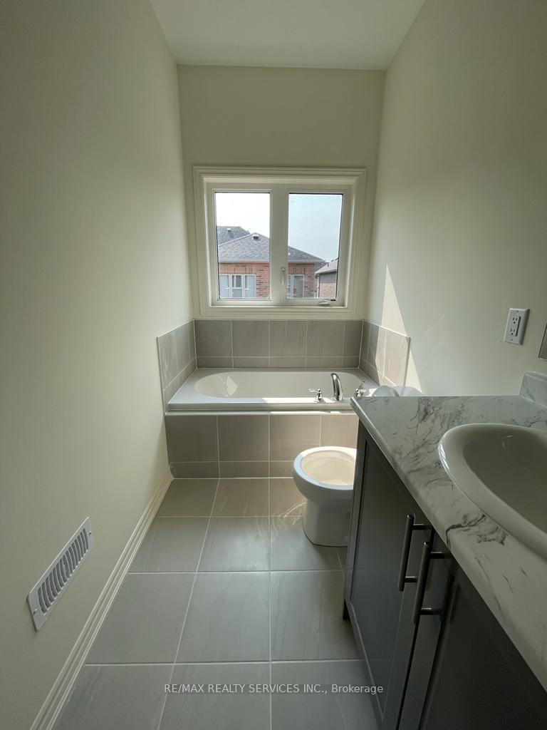 Photo 3 of Unit upper, 142 Adventura Road, Brampton, Northwest Brampton — HOMEH