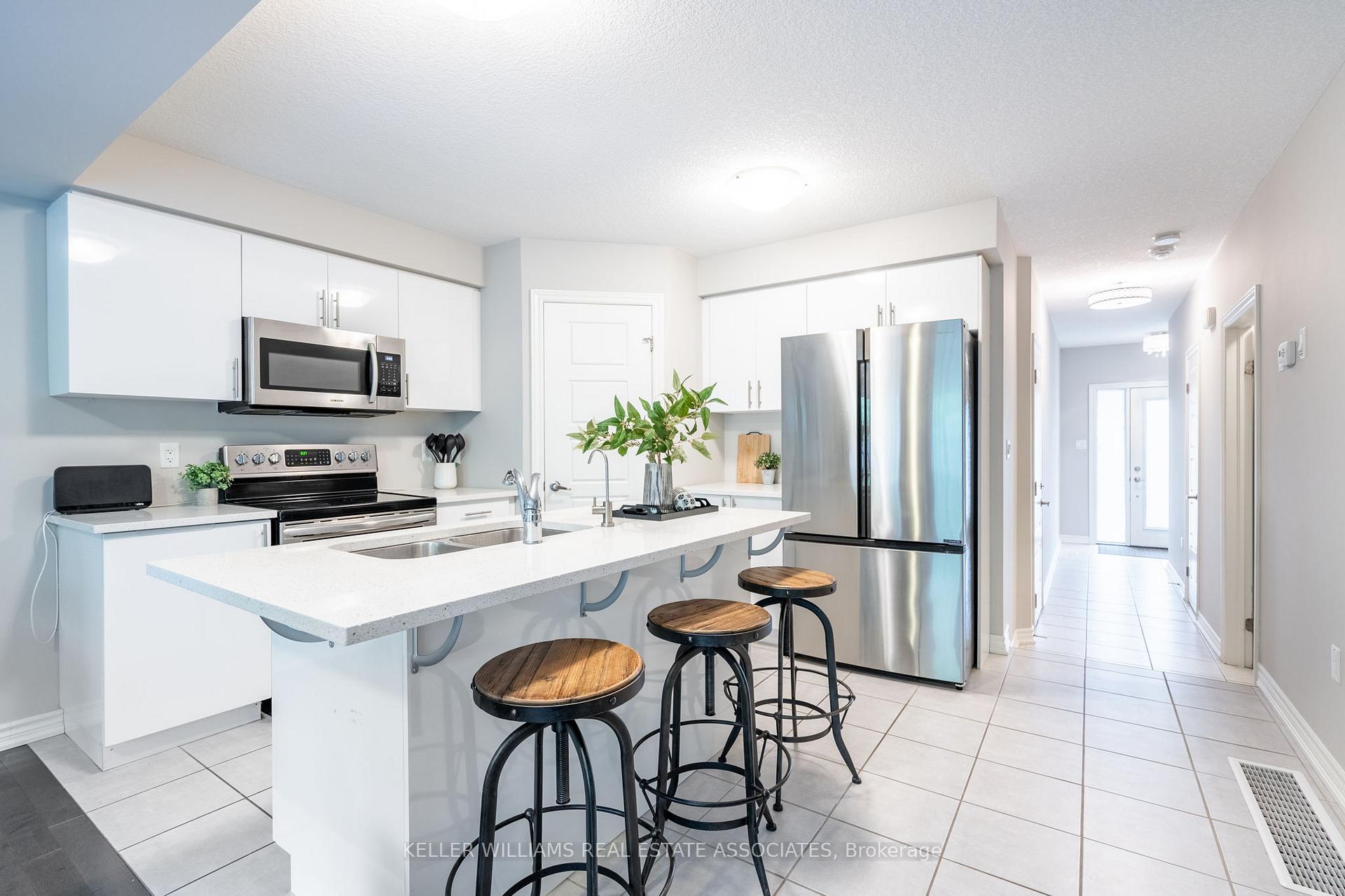 Photo 3 of Unit 7, 10 Vaughan Street, Guelph, Clairfields/Hanlon Business Park — HOMEH